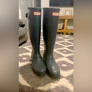 Brand is Hunter Boots.
Size 6. 
Color is dark grey. 
Tall knee high boots.